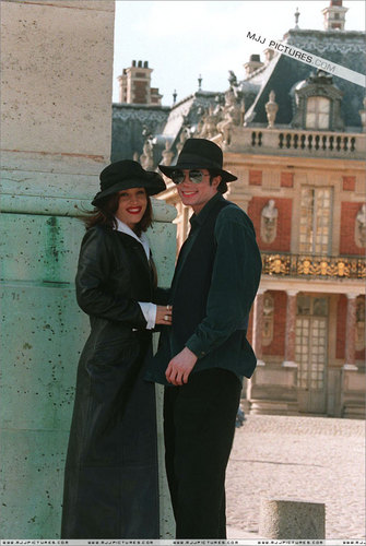  Various > Michael & Lisa Marie visit France