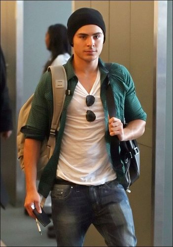  zac is so hot here