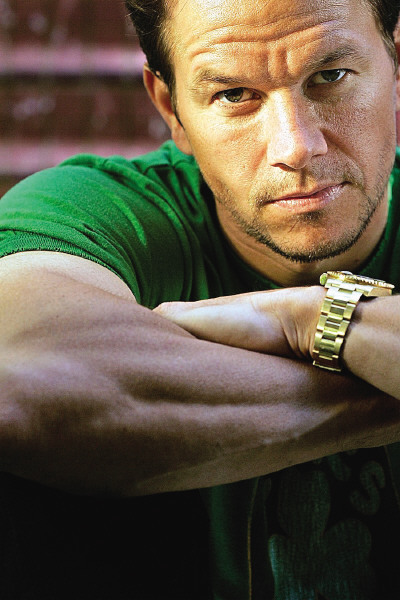 http://images2.fanpop.com/images/photos/7700000/-M-Wahlberg-mark-wahlberg-7757137-400-600.jpg