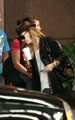 Kate Hudson arriving in Seattle (August 15). - kate-hudson photo