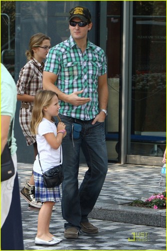  Peter Facinelli and his daughters <3