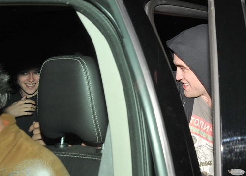 Rob, Kris, Eliz and Taylor leaving Water St. Cafe in Vancouver on August 15th