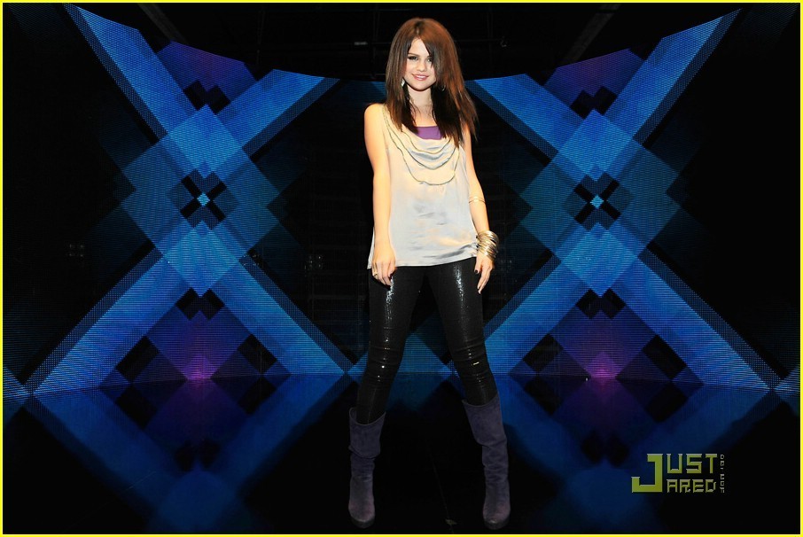 shoes in selena gomez who says video. hairstyles Selena Gomez and