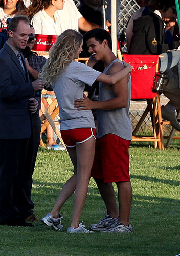  Taylor Swift& Taylor Lautner on the set