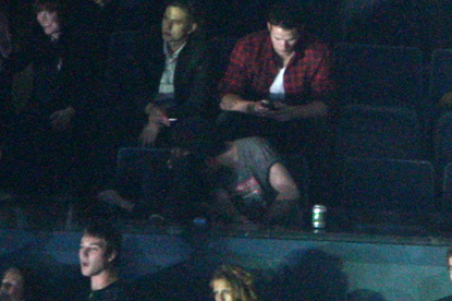  Robert Pattinson and Kristen Stewart go to Kings of Leon концерт in Vancouver
