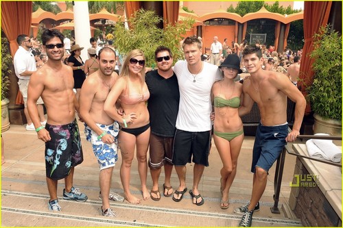 Chad Michael Murray: Shirtless Beach Party