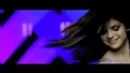 selena-gomez - Falling down screencap