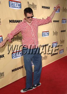  Johnny Knoxville arrives at the Los Angeles premiere of "Extract" on August 24, 2009 in Hollywood
