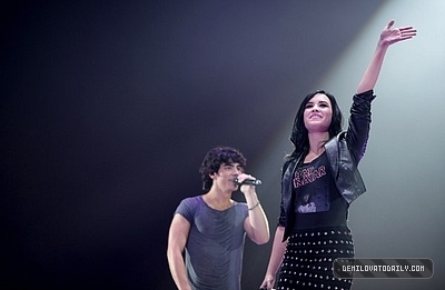  demi and jb at Canada's Much 音乐