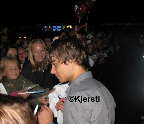  Alex meeting fans after the concert in Skien