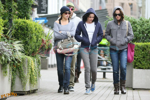  Nikki, Kristen & Elizabeth in Vancouver