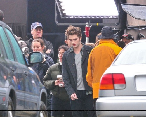  Rob & kristen on the set of Eclipse yesterday