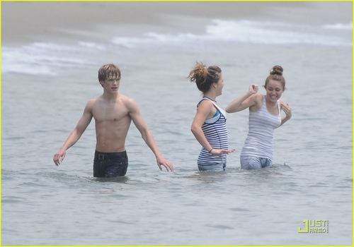  True 爱情 (Miley and Lucas)