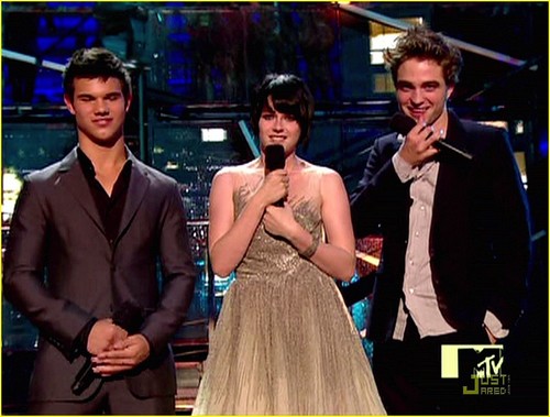  Kristen Stewart, Robert Pattinson, and Taylor Lautner at the VMAs 2009