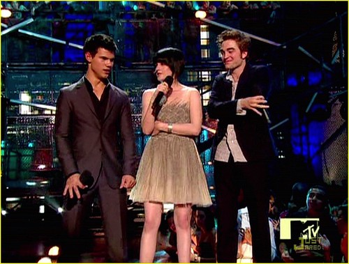  Kristen Stewart, Robert Pattinson, and Taylor Lautner at the VMAs 2009