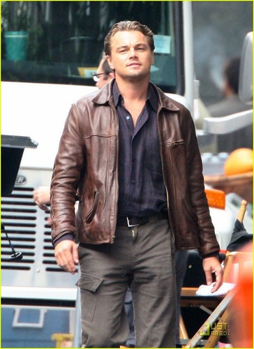  Leo on the set of 'Inception' (September 12)