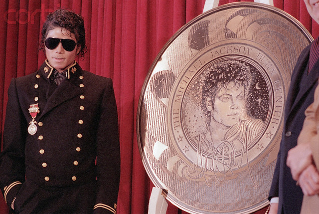 Michael-Jackson-michael-jackson-8161815-640-429.jpg