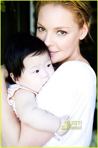  Naleigh Kelley: First Pictures of Katherine Heigl’s Daughter!