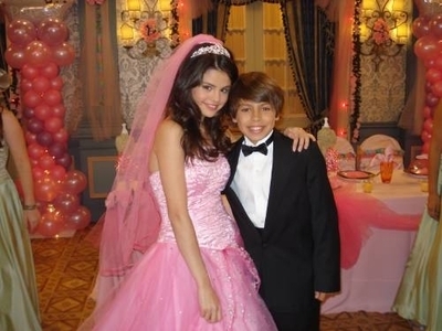  Selena & Jake T. Austin