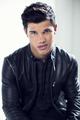 UHQ Megasized Taylor Lautner TW Photoshoot- WOW (and i'm not even on Team Jacob!) - twilight-series photo