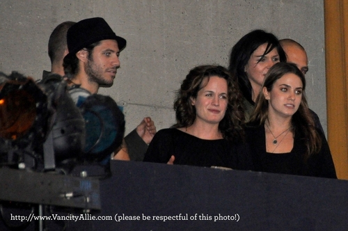 more Nikki with Paris Latsis and Elizabeth Reaser at 100 Monkeys concert
