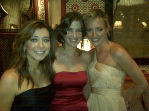  Alyson, cobie and Cat Deeley Backstage @ The Emmy Awards 2009