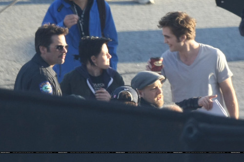  HQ Robsten on eclipse set testerday with Billy - before filming (having a cute laugh :)))