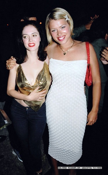 rose mcgowan mtv. Rose at 1998 MTV movie awards
