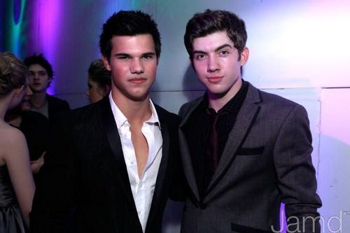  Taylor Lautner At Teen Vogue's Young Hollywood Party