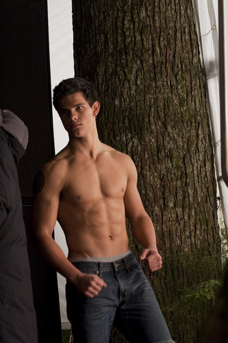  Taylor Lautner On The Set Of New Moon