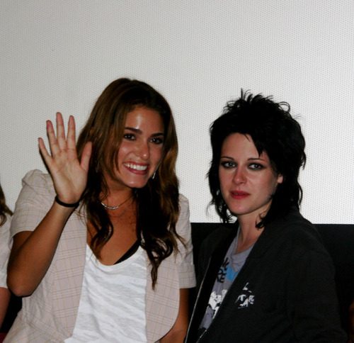  Even mais new fotografias from Screening Comic Con 09 (kris is lovely :))