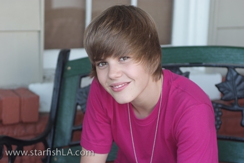 justin bieber is a girl pics. Lonely-girl-video-shoot-justin