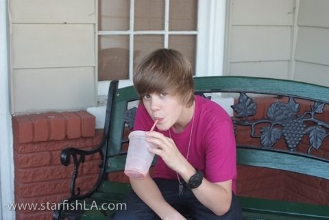 picture of justin bieber as girl. hot 2011 Justin Bieber Fan