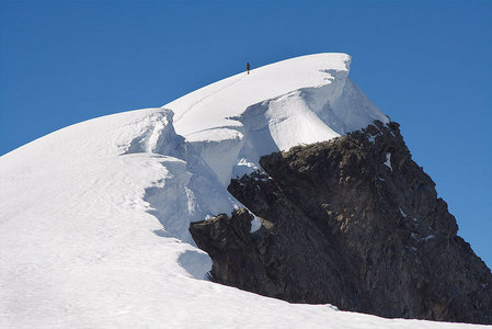 What is Norway's 2nd highest montain called?