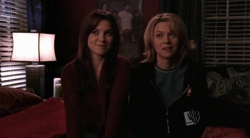  Who was talking to Brooke and Peyton in this picture?