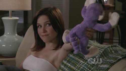  5x18 Who are Brooke giving the purple monkey to?