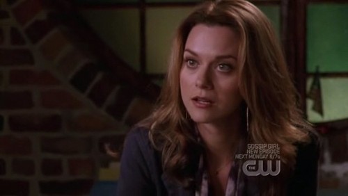  Epsiode 6.12: Who is Peyton talking to in this scene?