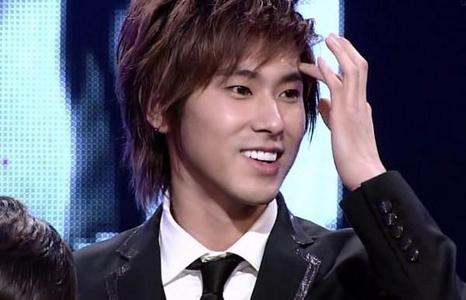  What did U-know Yunho want's his future wife to promise him??