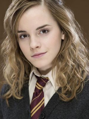  Who plays Hermione?