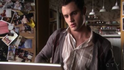  1x06. He is reading about:
