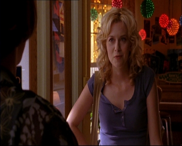  Why was Peyton talking to Karen in this scene?
