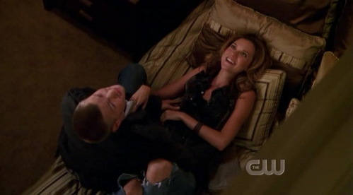 Lucas: Look at you. Peyton: What? Lucas: Du fly all night and Du still look _____.