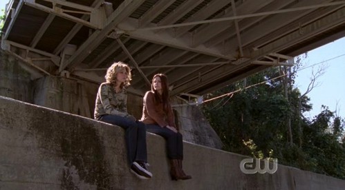  Brooke: I thought I'd find 你 here. I remember when I found 你 down here when your mom died. Peyton: That was __ years ago. 你 know Ellie used to watch us down here.