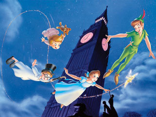  What time is menunjukkan on the Big Ben clock tower painted on the mural in the memuatkan area of Peter Pan's flight?