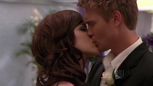  Brucas's kiss : Which episode is it ?