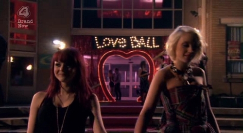  [3x09] What time does "The amor Ball" take place?