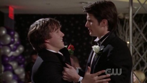  Nathan: toi spiked the punch? Drunk kid: Dude it's prom. Nathan: My wife is pregnant toi _______.