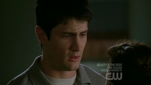  Haley: It's a simple pergunta Nathan. Did you kiss her? Nathan: ______________