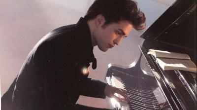 Did Robert Pattinson actually play the Piano in the movie?