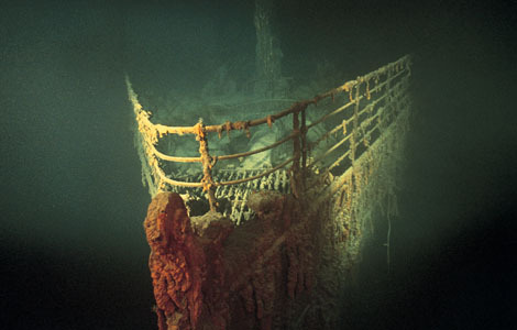 How far beneath the Atlantic Ocean did the wreckage of the Titanic lie?